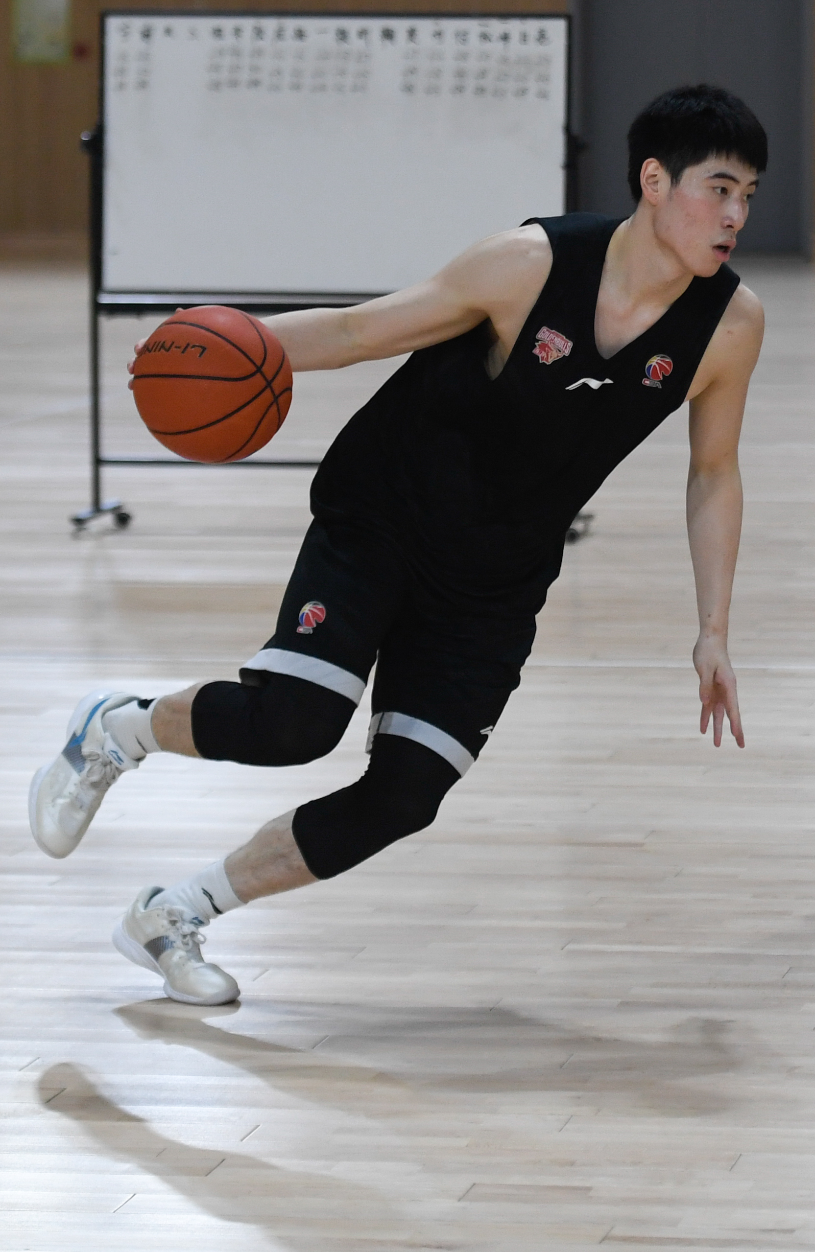 浙江队训练开放日，赛前再遭质疑引欢呼，欧联在即，年轻球员得到机会的简单介绍-有礼投注