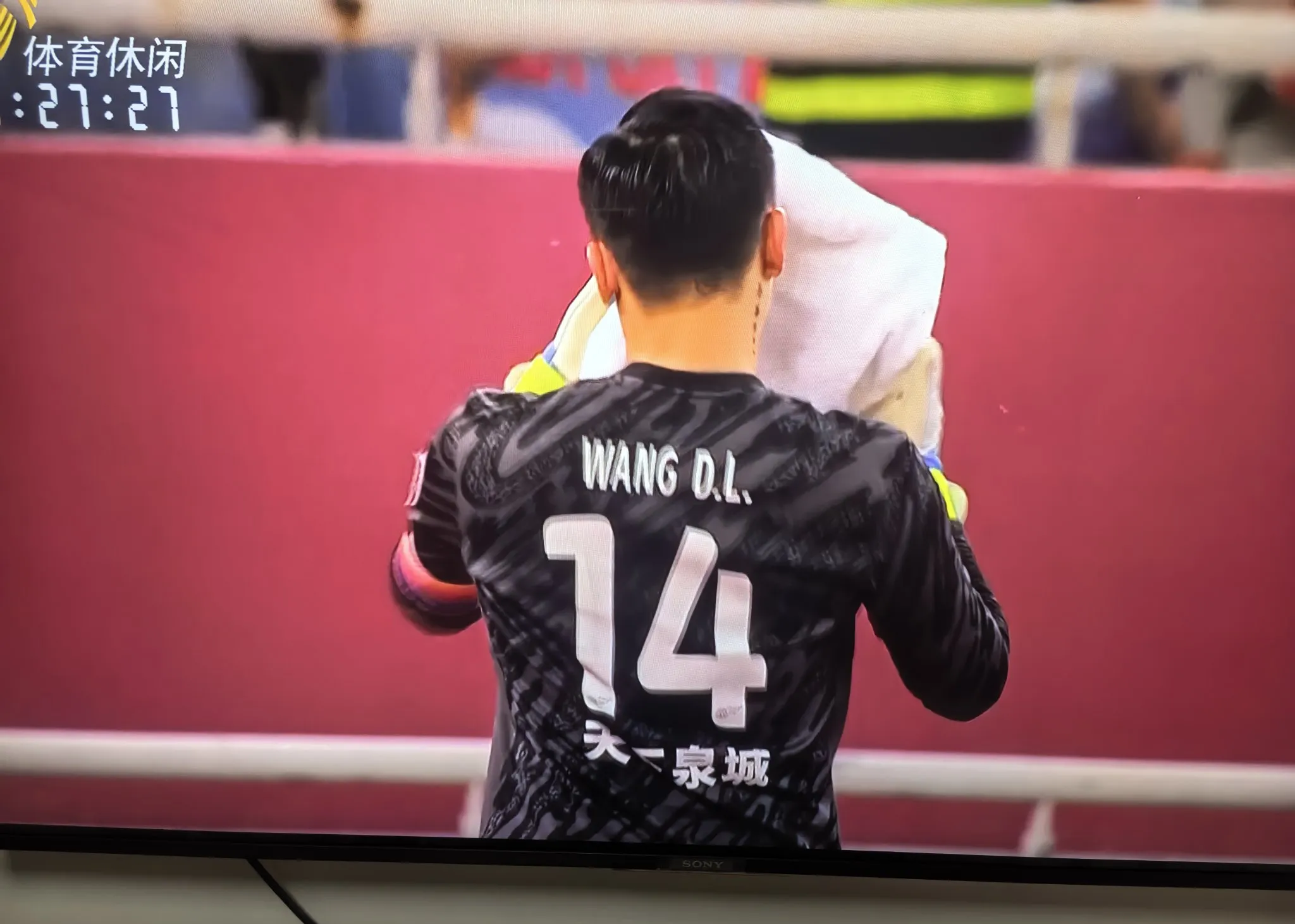 意大利杯赛程吃紧，山东泰山加时末段篮板制胜，质疑声仍在，控场能力受关注的简单介绍